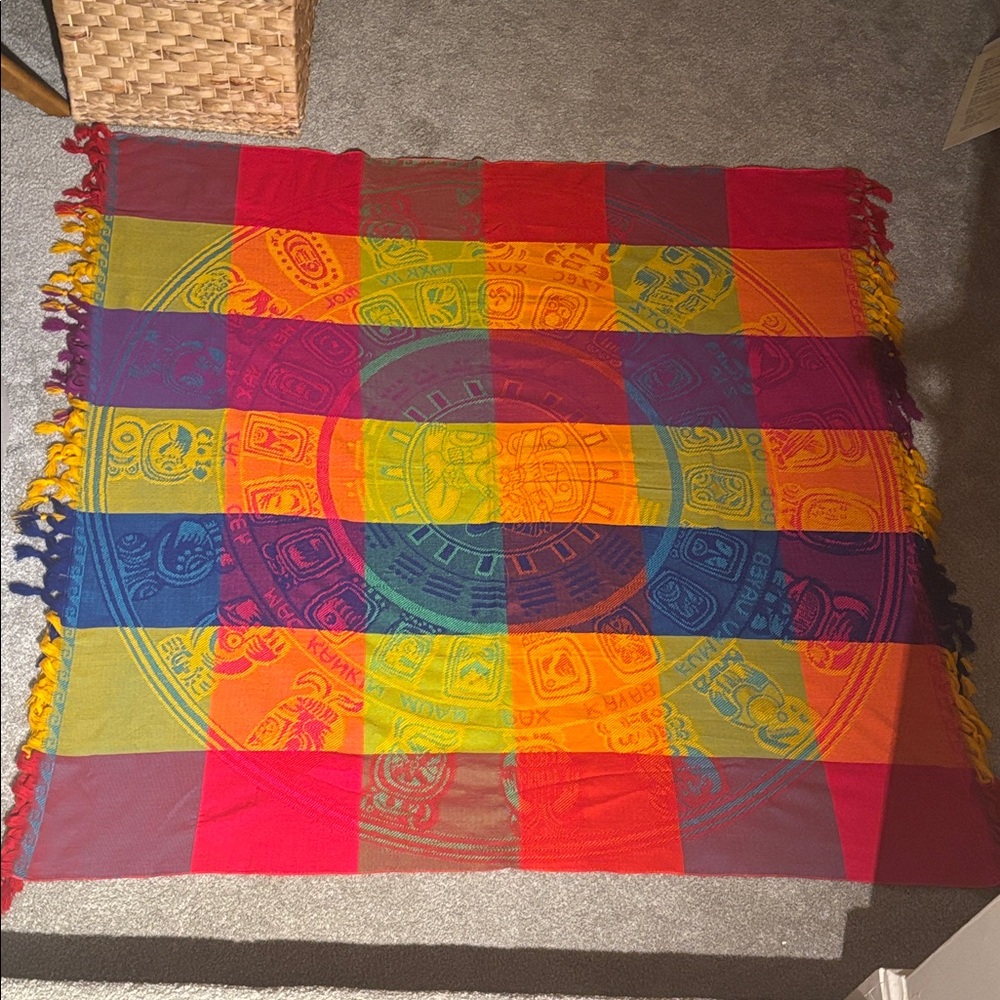 🏳️‍🌈 Aztec Calendar Throw Blanket - Picture 5 of 6